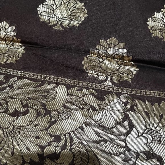 Banarasi silk saree with rich zari border in Brown - Picture 2 of 7